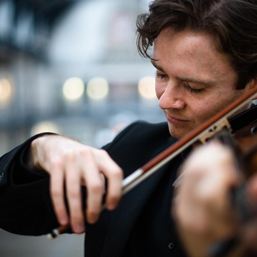 Andrew Taheny playing the violin