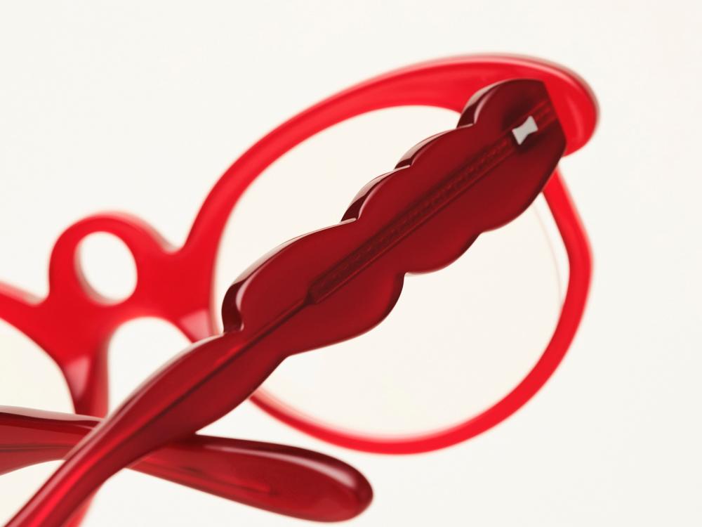Close up of Holly's design, showing the cloud-inspired arms, and a circular details between the lenses.